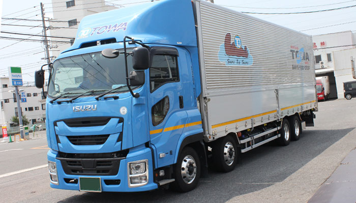 大型ウイングトラック